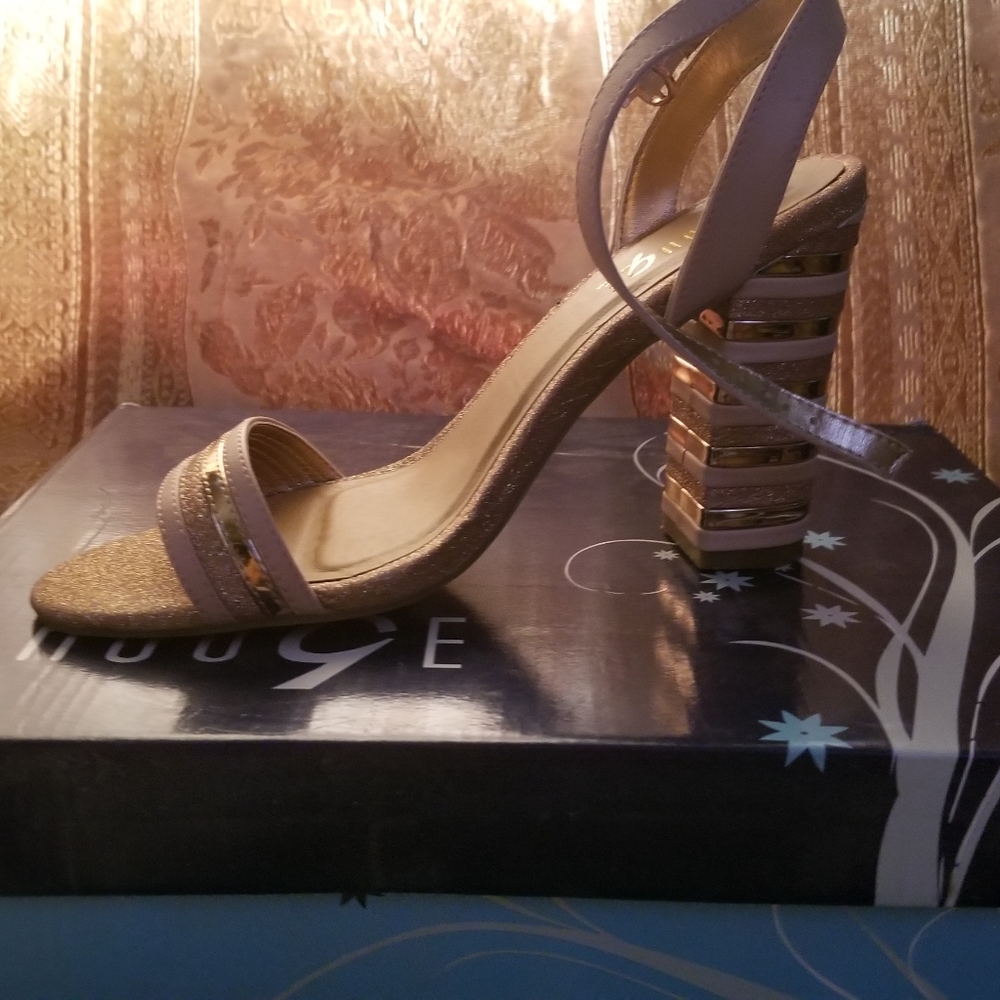 High heel rosegold shoes